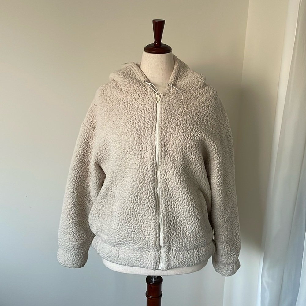 AERIE Oversized Cloud Sherpa Jacket in Cake Batter - XS